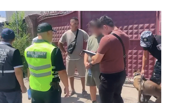Наркокурьера с двумя килограммами мефедрона задержали в Алматы (ВИДЕО)