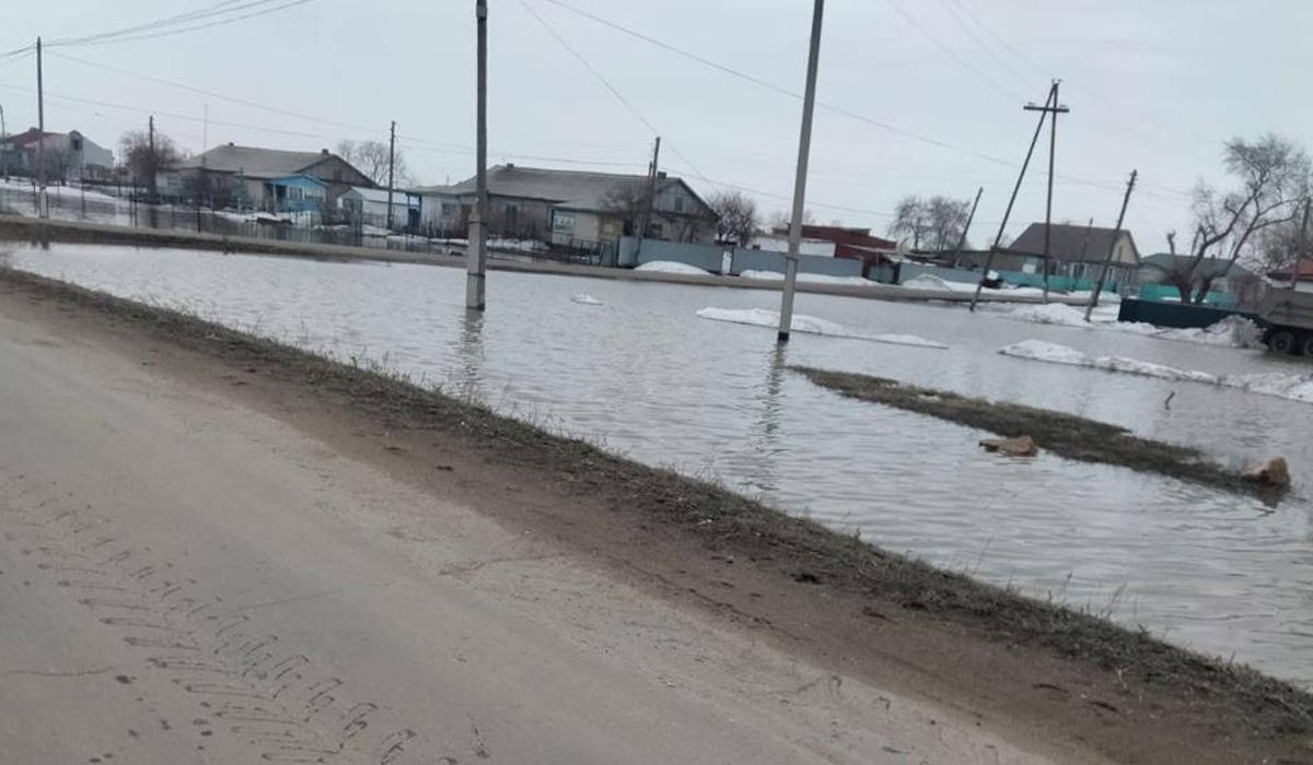 Талыми водами топит село недалеко от Астаны. Фото